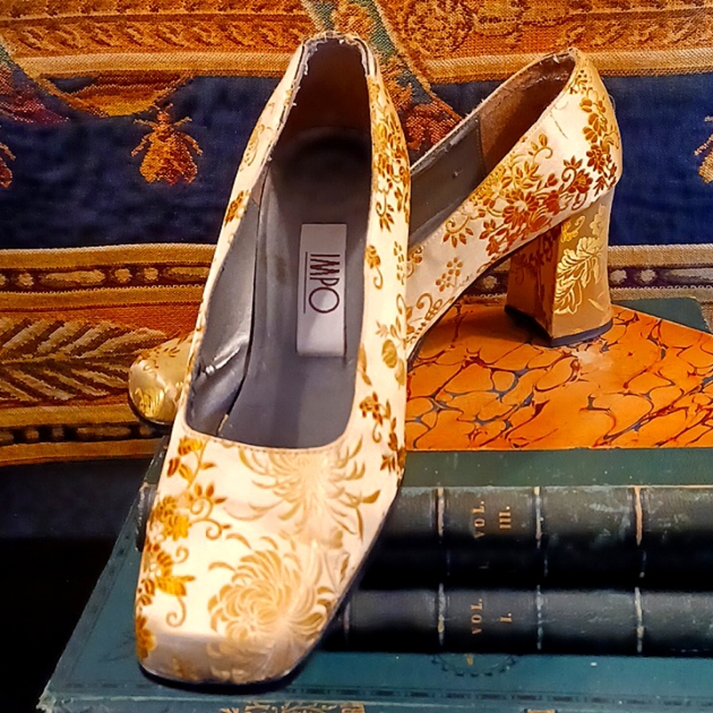 Women's shoes